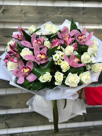 Букет цветов из: Розы и Хризантемы в Краснознаменске Московской области