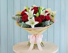 Букет цветов из:  Лилии и Розы в Краснознаменске Московской области