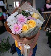 Букет цветов из:  Герберы, Розы и Хризантемы в Краснознаменске Московской области