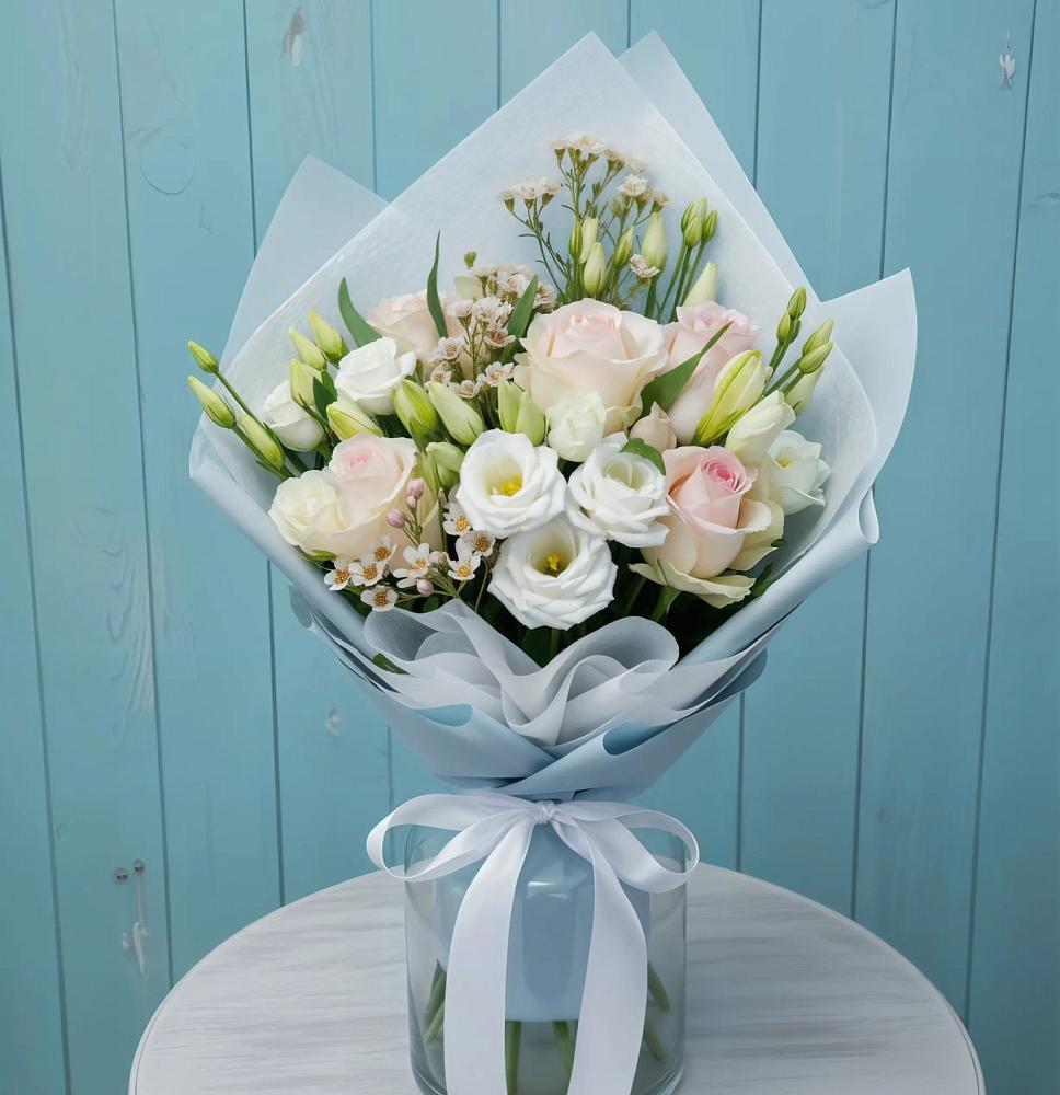 Букет цветов из: Розы и Лизиантусы в Краснознаменске Московской области