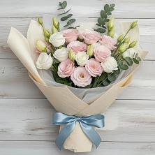 Букет цветов из:  Лизиантусы в Краснознаменске Московской области