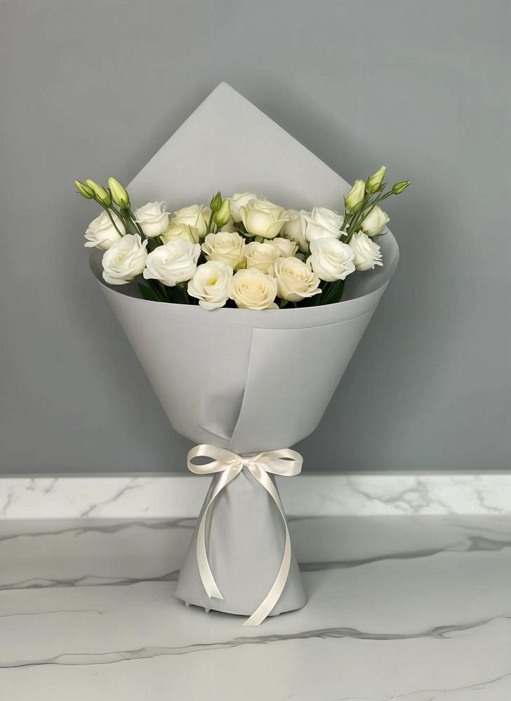 Букет цветов из: Розы и Лизиантусы в Краснознаменске Московской области