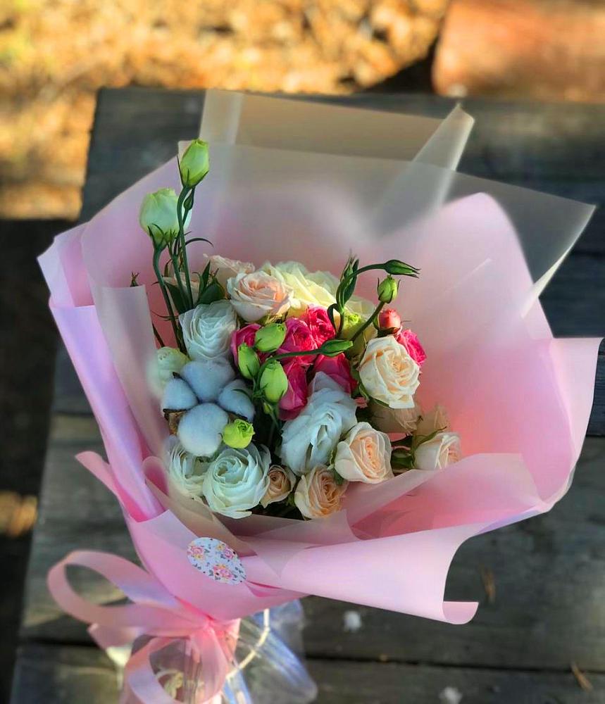 Букет цветов из: Розы и Лизиантусы в Краснознаменске Московской области