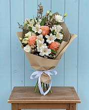 Букет цветов из:  Альстромерии, Лизиантусы, Розы и Хризантемы в Краснознаменске Московской области