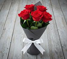 Букет 5 Красных роз Эдлесс Лав в Краснознаменске Московской области