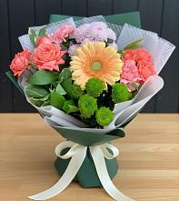 Букет цветов из:  Гвоздики, Розы, Герберы и Хризантемы в Краснознаменске Московской области