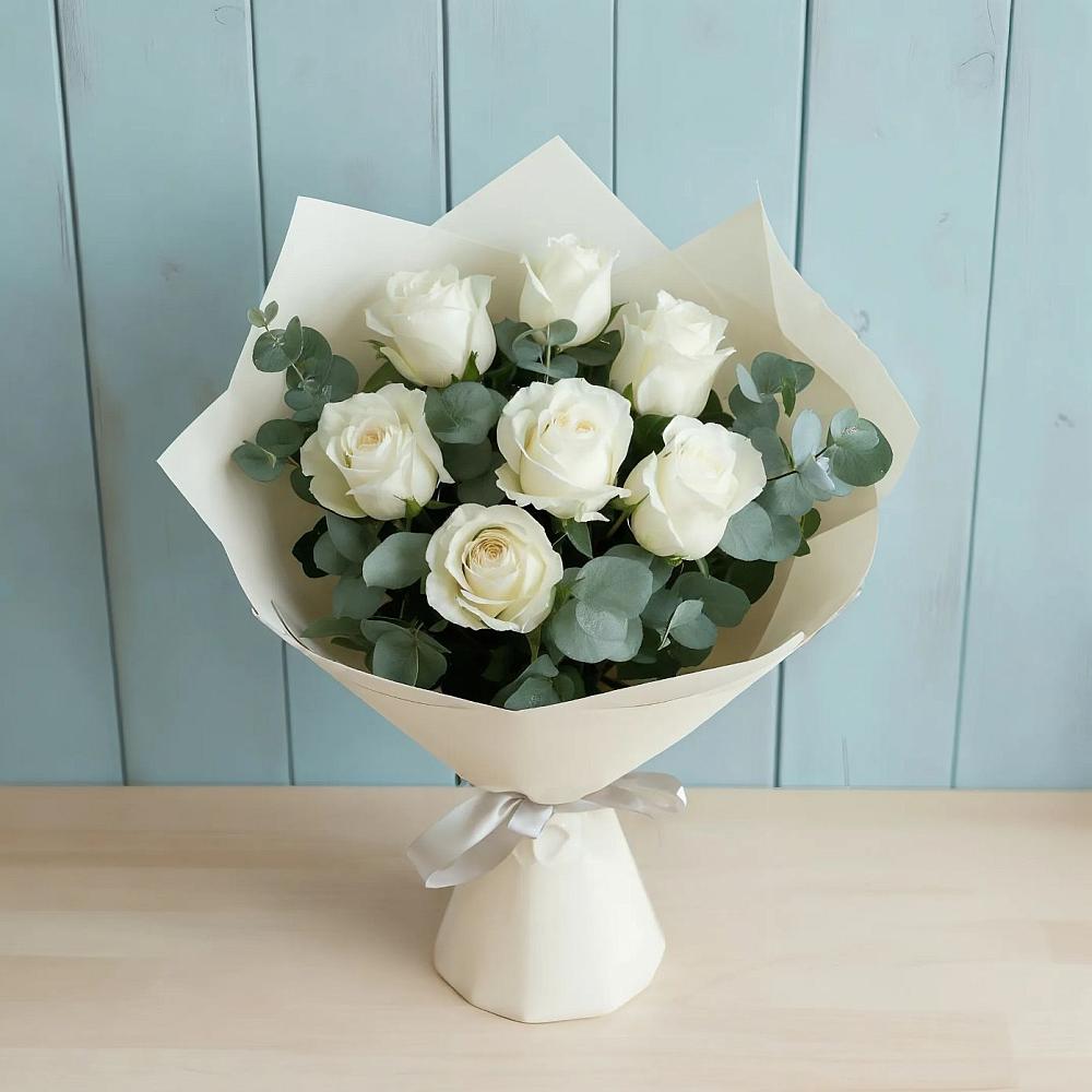 Букет Белые розы в Эвкалипте в Краснознаменске Московской области