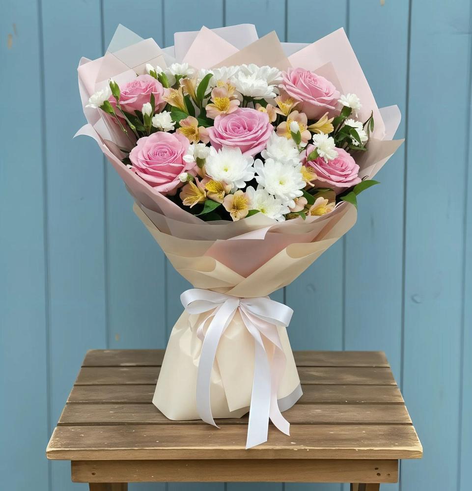 Букет цветов из: Гвоздики, Орхидеи и Розы в Краснознаменске Московской области