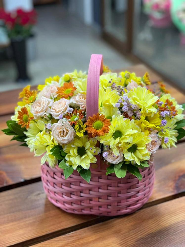 Цветочная композиция из Хризантемы и Розы в корзине в Краснознаменске Московской области
