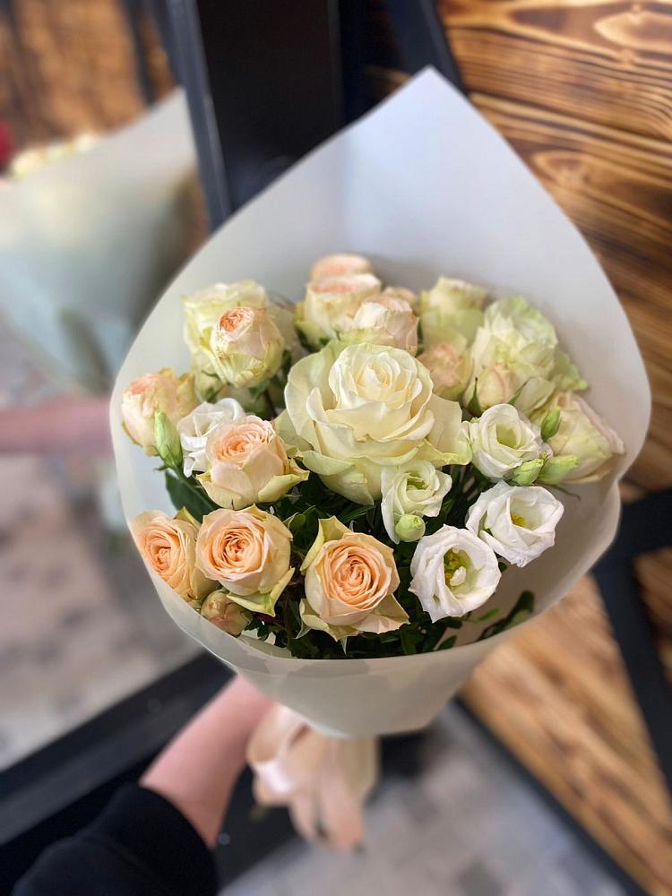 Букет цветов из: Розы и Лизиантусы в Краснознаменске Московской области